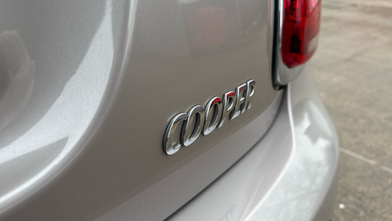 MINI Hatchback 1.5 Cooper Classic Premium Plus 5dr Auto Petrol Hatchback